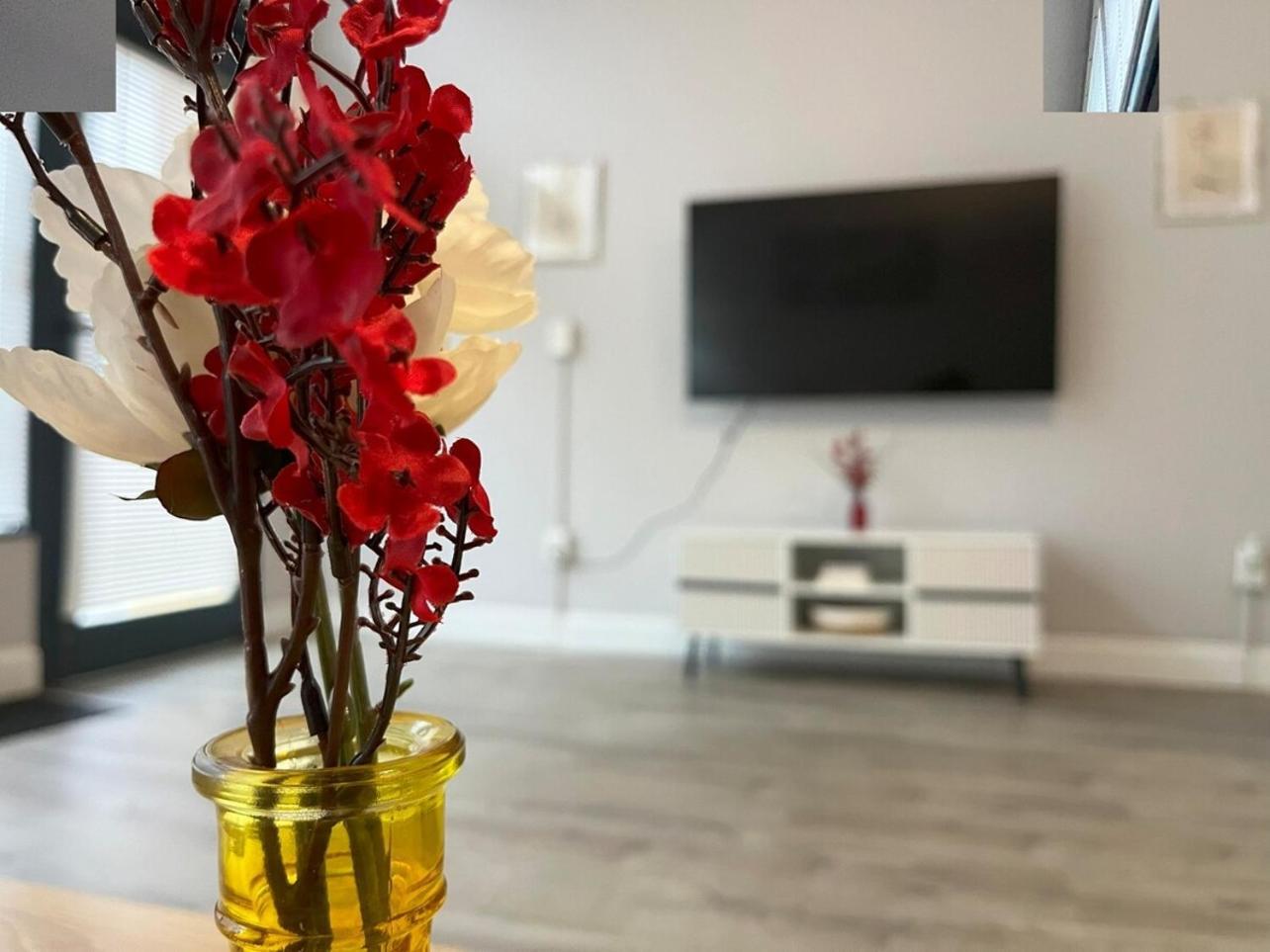 Local Modern Getaway - Ground Floor Apartment Cleveland Exterior foto